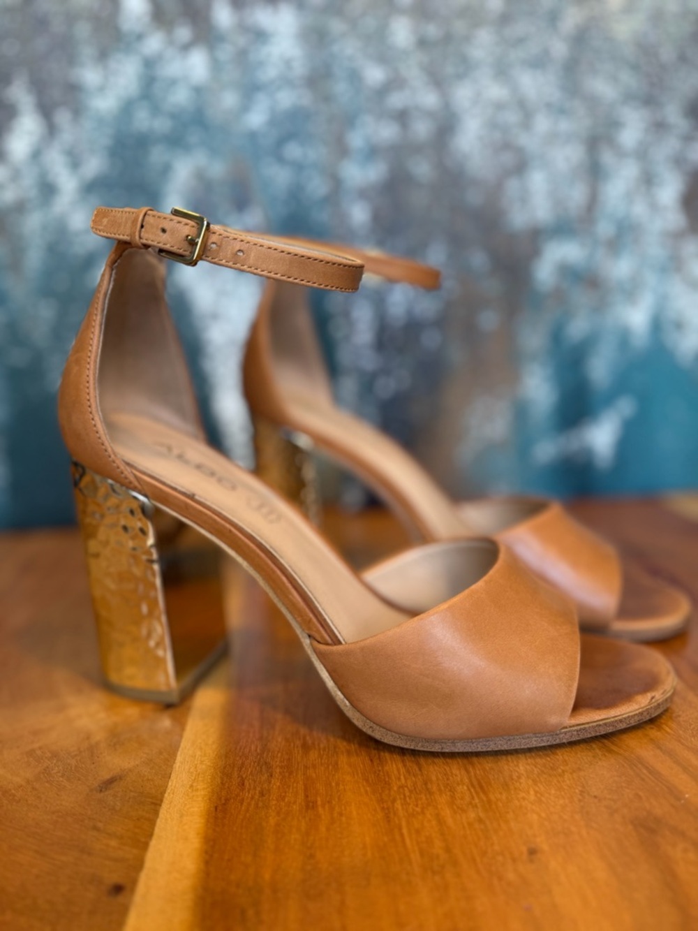 Aldo Classic Tan Leather Ankle Strap Heels Metallic Block 7.5 (GUC)‎